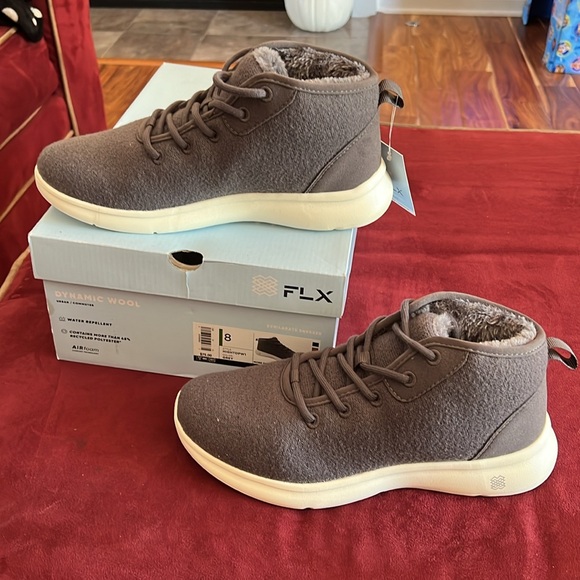 NWT FLX Dynamic Wool Exhilarate Sneaker (size 8) - Picture 5 of 8